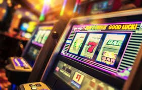 Tampilan aplikasi Seru7 di smartphone Android – download APK terbaru untuk bermain slot dan live casino